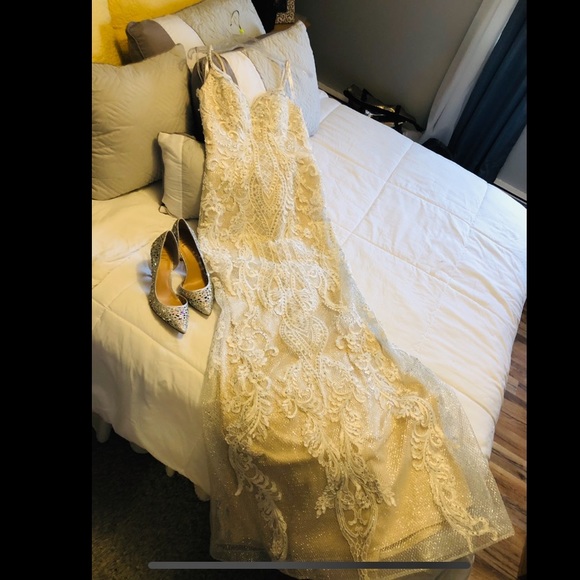 Beautiful dress - Picture 8 of 9